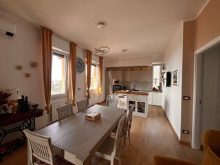 Appartamento in Vendita a Genova, 315'000€, 147 m²