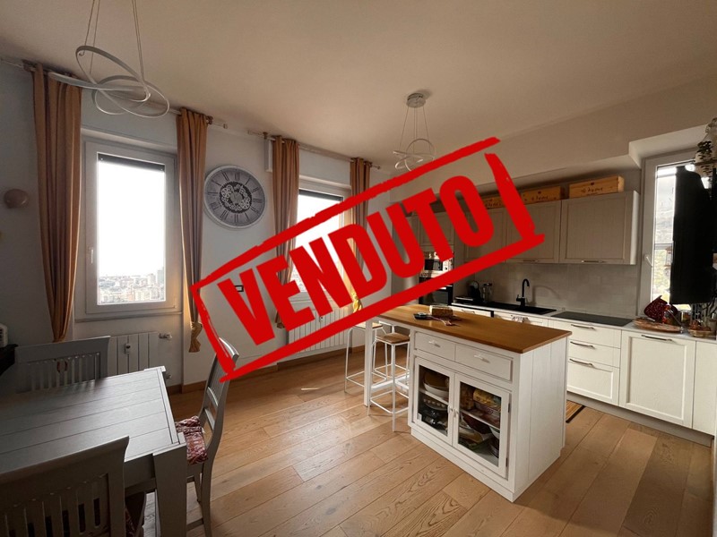 Appartamento in Vendita a Genova, 299'000&euro;, 147 m²