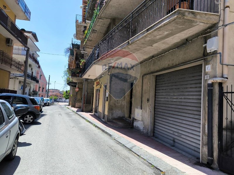 Box in Vendita a Giardini Naxos, 80'000€, 100 m²