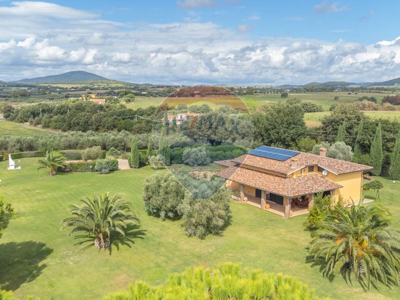 Villa in Vendita a Montalto di Castro, 980'000€, 300 m²