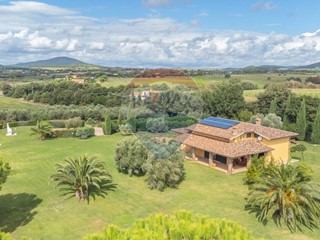 Villa in Vendita a Montalto di Castro, 980'000€, 300 m²