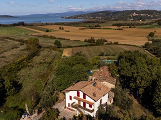 Rustico in Vendita a Magione, 850'000€, 500 m²