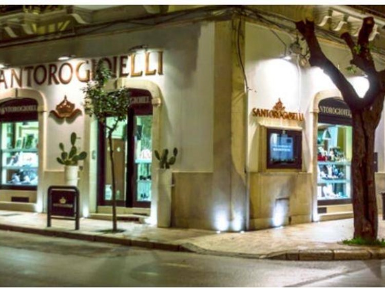 Immobile commerciale in Vendita a Grottaglie, 140'000€, 160 m²