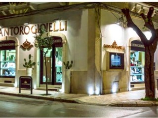 Immobile commerciale in Vendita a Grottaglie, 140'000€, 160 m²