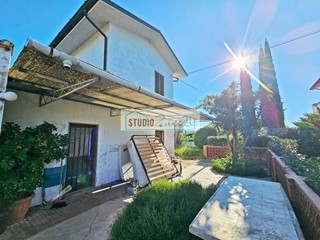 Casa Semi Indipendente in Vendita a Massarosa, 190'000€, 140 m²