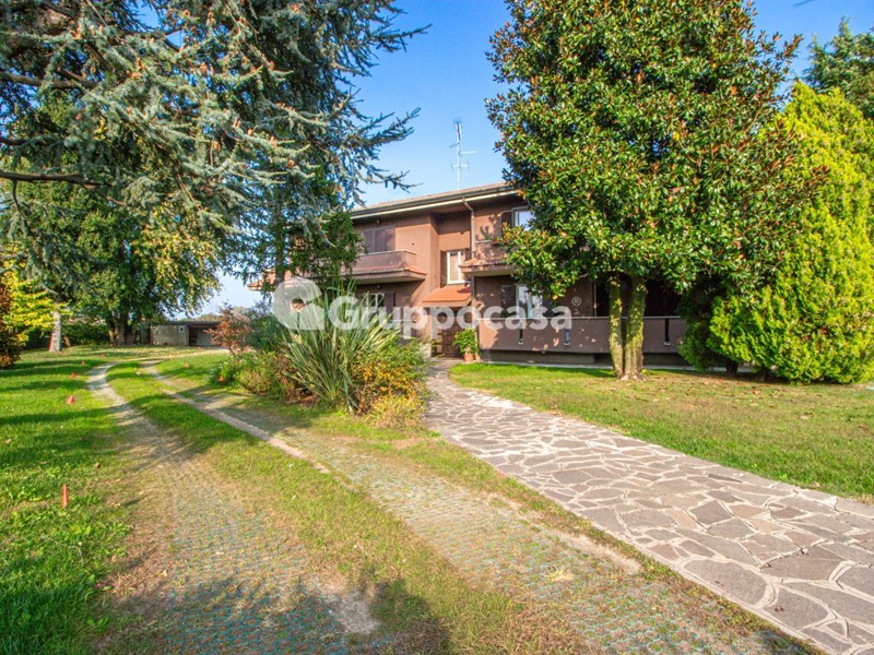 Quadrilocale in Vendita a Mesero, 250'000€, 125 m²