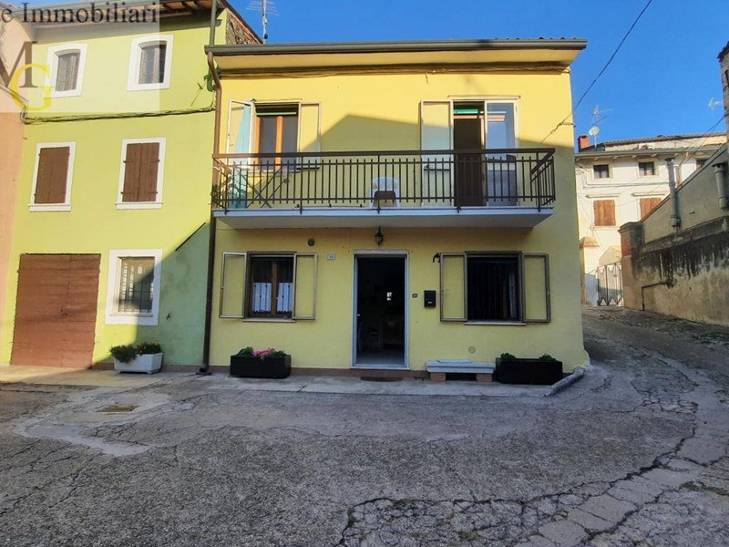 Rustico in Vendita a Monteforte d'Alpone, 220'000€, 298 m²