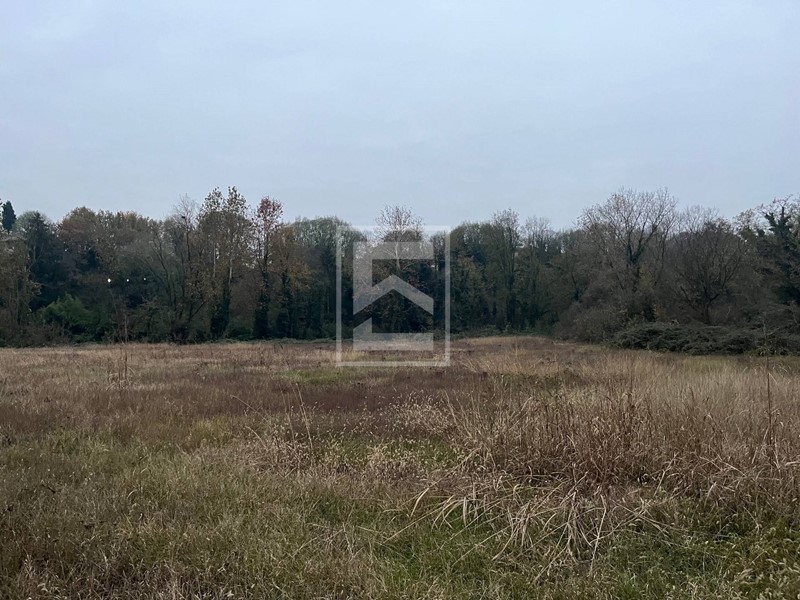 Terreno edificabile in Vendita a Monzambano, 298'000&euro;, 11350 m²