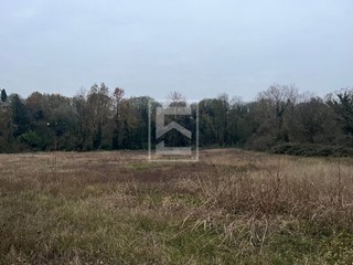 Terreno edificabile in Vendita a Monzambano, 298'000&euro;, 11350 m²