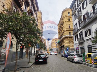 Quadrilocale in Vendita a Napoli, 149'000€, 67 m²