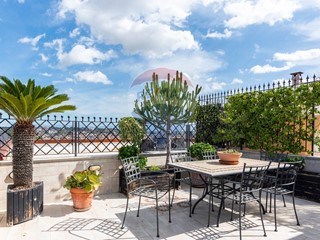 Quadrilocale in Vendita a Napoli, 420'000€, 108 m²