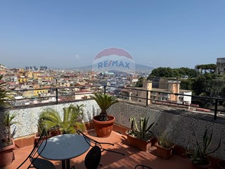 Trilocale in Affitto a Napoli, 1'800€, 95 m²