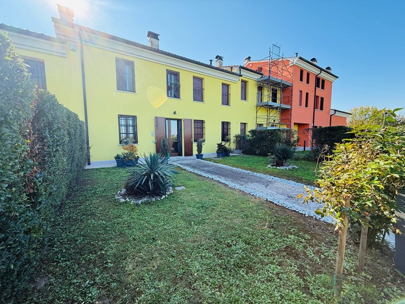 Villetta a schiera in Vendita a Borgo Mantovano, 170'000&euro;, 142 m²