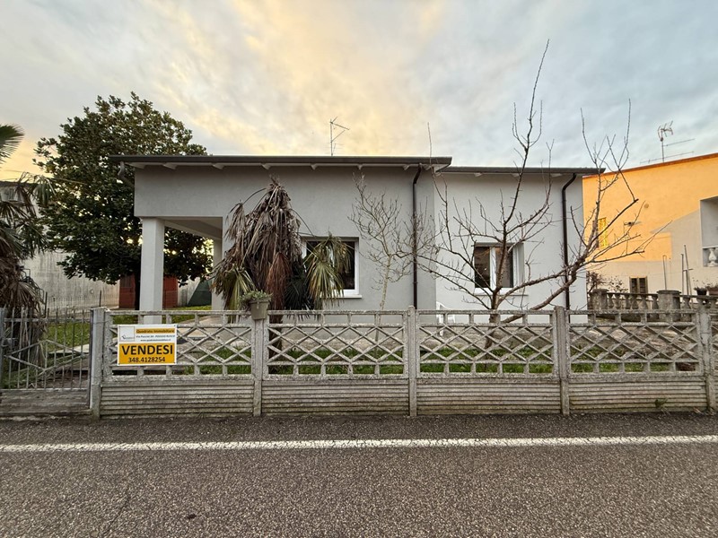 Villa in Vendita a Borgo Mantovano, 199'000&euro;, 150 m²