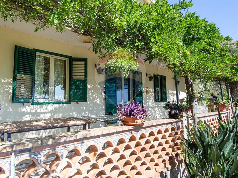 Villa in Vendita a Castelmola, 390'000€, 150 m²
