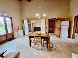 Villa in Vendita a Cascina, 950'000€, 400 m²