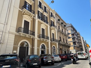 Bilocale in Affitto a Bari, 1'300€, 90 m²