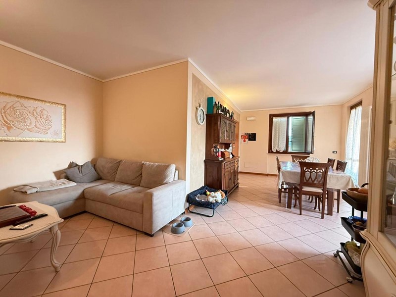 Quadrilocale in Vendita a Castrezzato, 220'000€, 135 m²