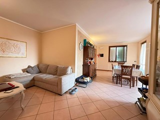 Quadrilocale in Vendita a Castrezzato, 220'000€, 135 m²