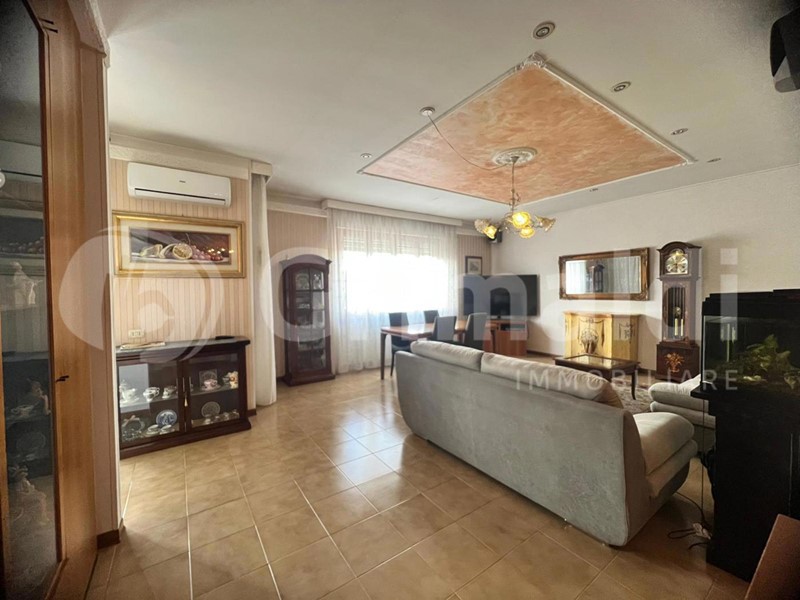 Appartamento in Vendita a Perugia, 220'000€, 165 m²