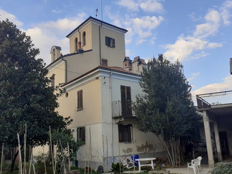 Casale in Vendita a Rosta, 230'000€, 400 m²