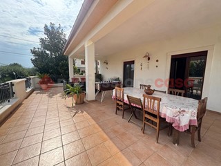 Villa in Vendita a Leporano, 290'000€, 170 m²