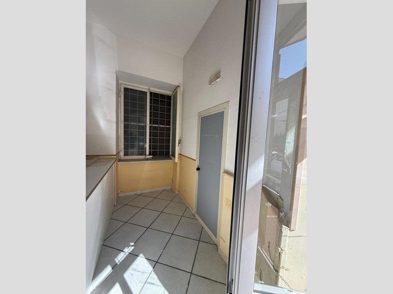 Attività commerciale in Affitto a Sant'Anastasia, 50 m²