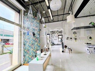 Negozio in Affitto a Colleferro, 3'000€, 250 m²