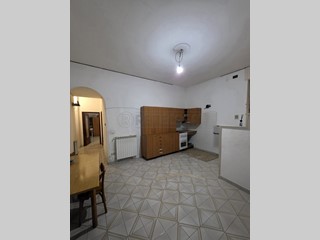 Appartamento in Vendita a Mercato San Severino, zona centro, 125'000&euro;, 117 m²
