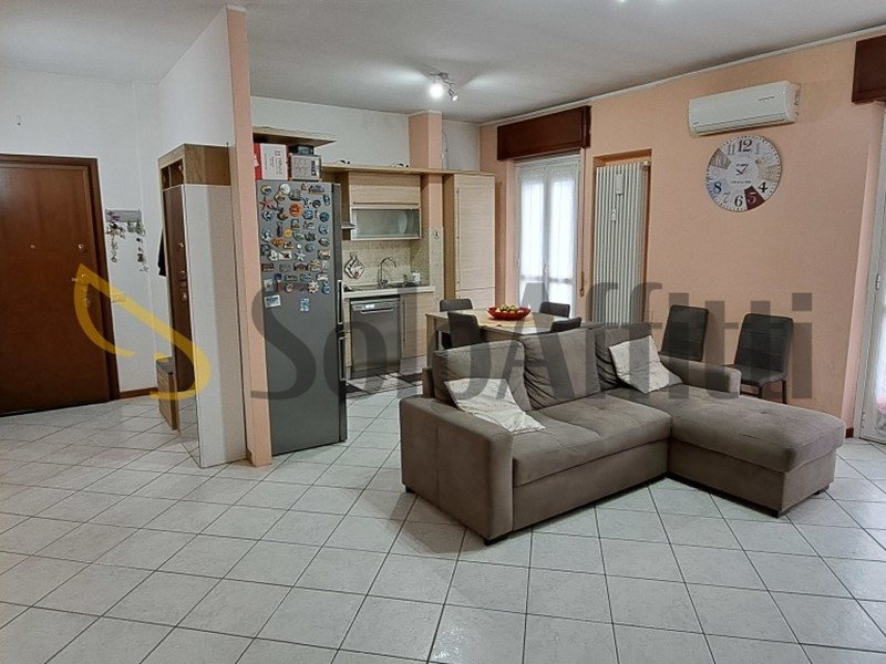 Bilocale in Affitto a Cesano Maderno, 677€, 70 m², arredato, con Box