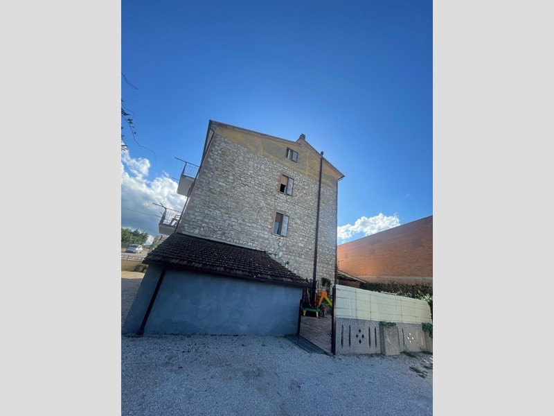 Quadrilocale in Vendita a Corciano, zona San Mariano, 119'000€, 146 m², arredato