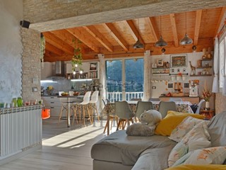 Casa Semi Indipendente in Vendita a Ventimiglia, zona Varase, 279'000€, 125 m²