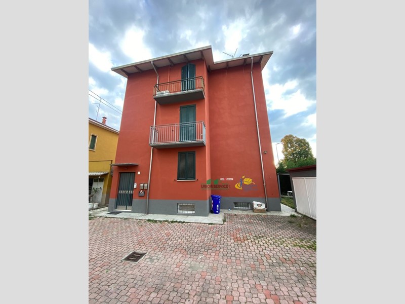 Trilocale in Vendita a Noceto, 135'000€, 86 m², con Box