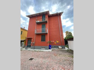 Trilocale in Vendita a Noceto, 135'000€, 86 m², con Box