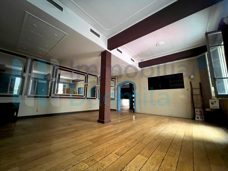 Immobile commerciale in Affitto a Bologna, zona Centro Storico, 2'300€, 200 m²