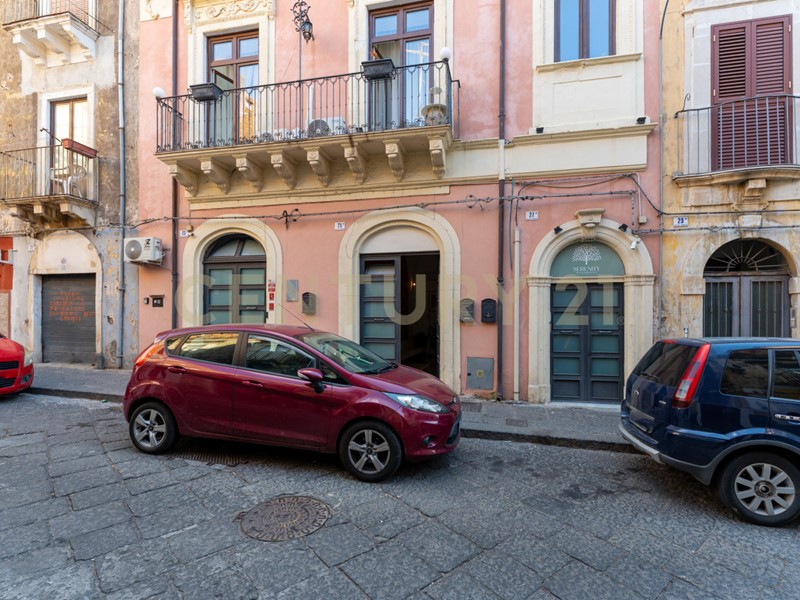 Casa Semi Indipendente in Vendita a Catania, 255'000&euro;, 150 m², con Box