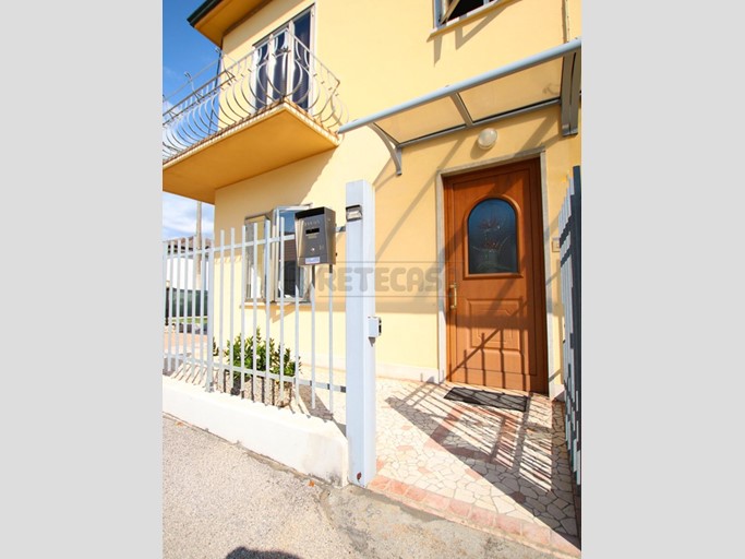 Casa Semi Indipendente in Vendita a Vicenza, 190'000€, 175 m², con Box