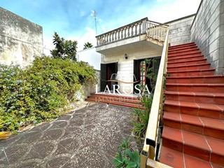 Casa Indipendente in Vendita a Melendugno, 229 m², arredato, con Box