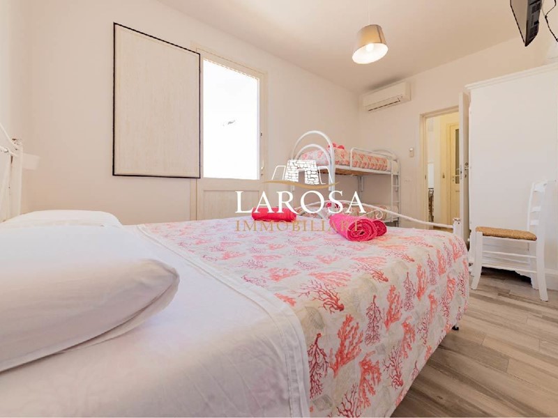 Attività commerciale in Vendita a Melendugno, 235 m², arredato