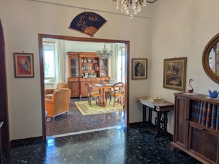 Appartamento in Vendita a Campomorone, 120'000€, 174 m²