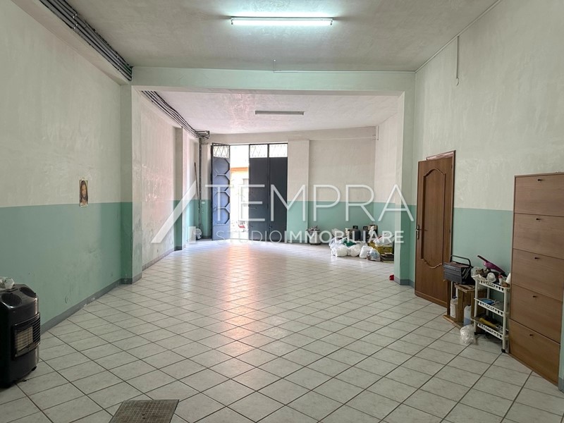 Casa Indipendente in Vendita a Adrano, 259'000&euro;, 350 m²