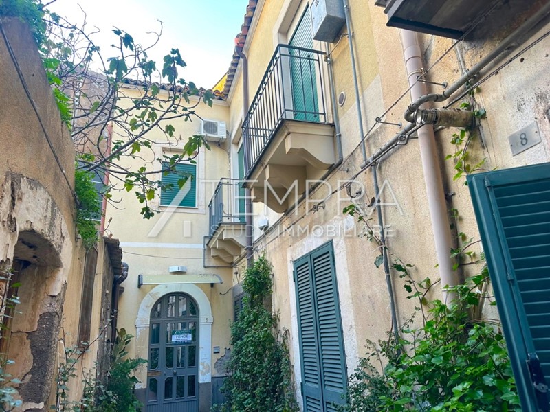 Casa Indipendente in Vendita a Adrano, 79'000&euro;, 120 m²