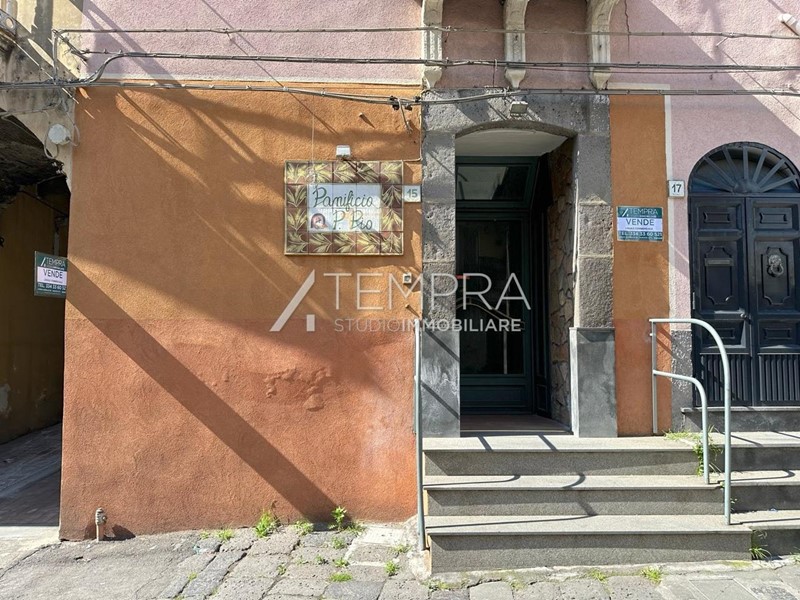 Immobile commerciale in Vendita a Adrano, 44'900&euro;, 80 m²