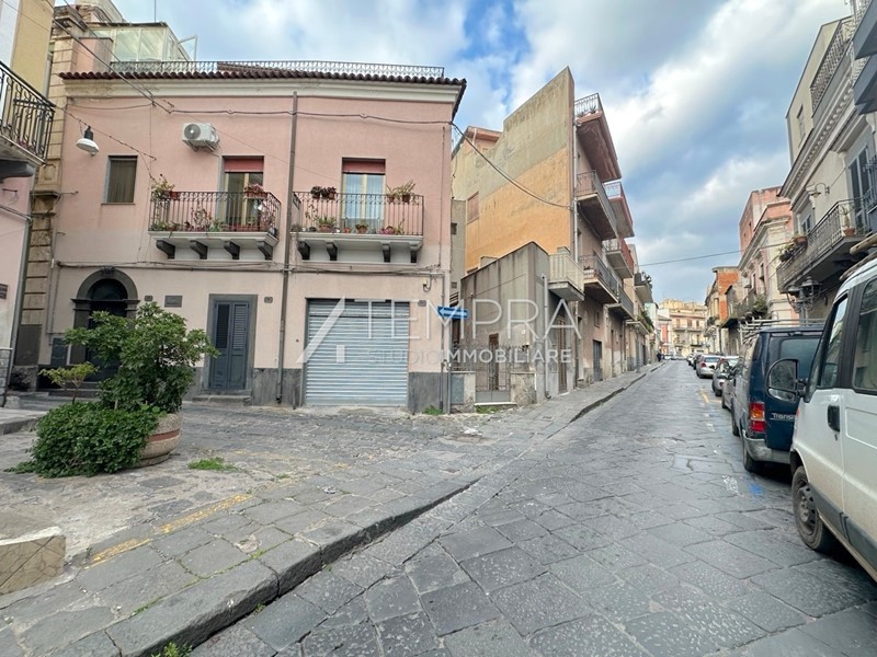 Casa Indipendente in Vendita a Biancavilla, 49'000&euro;, 175 m²