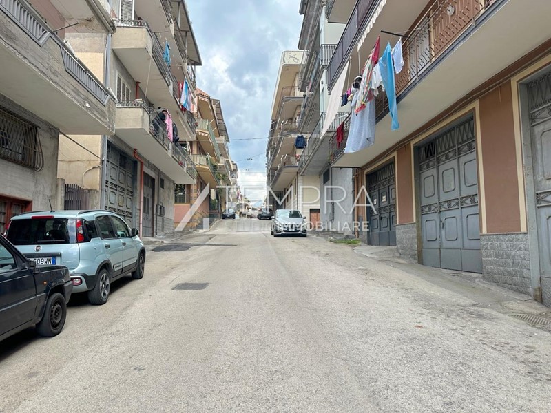 Trilocale in Vendita a Adrano, 59'000&euro;, 85 m²