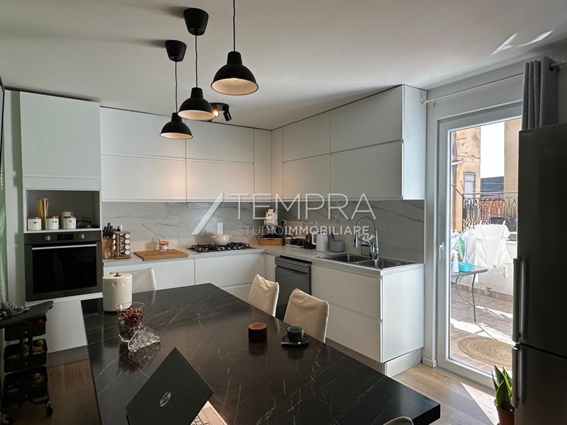 Casa Indipendente in Vendita a Adrano, 139'000&euro;, 240 m²