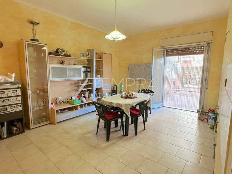 Appartamento in Vendita a Adrano, 85'000&euro;, 105 m², con Box