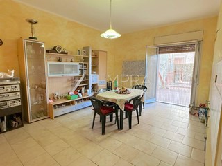 Appartamento in Vendita a Adrano, 85'000€, 105 m², con Box