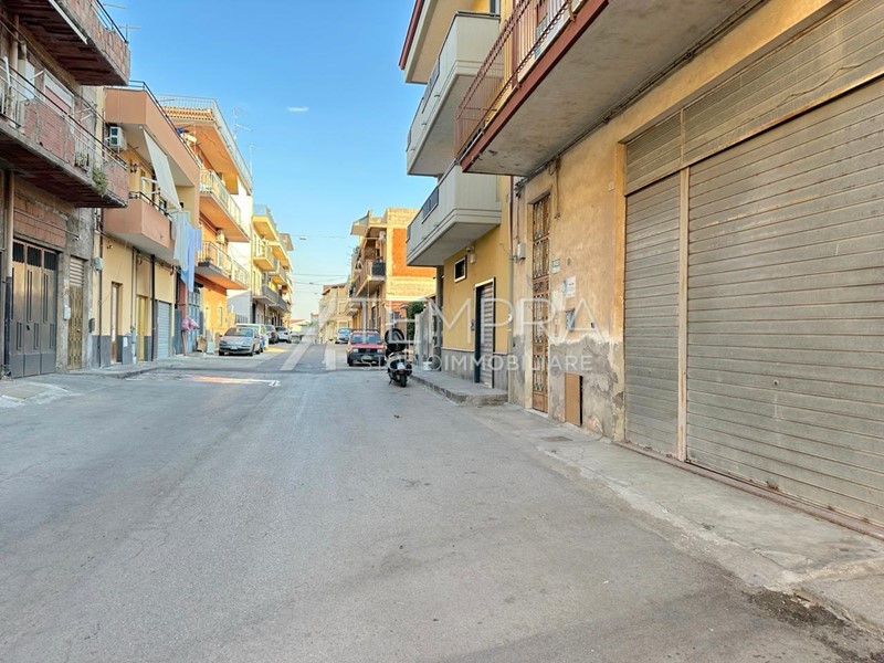 Appartamento in Vendita a Adrano, 99'000&euro;, 160 m², con Box