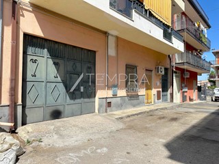 Appartamento in Vendita a Adrano, 89'000€, 125 m², con Box